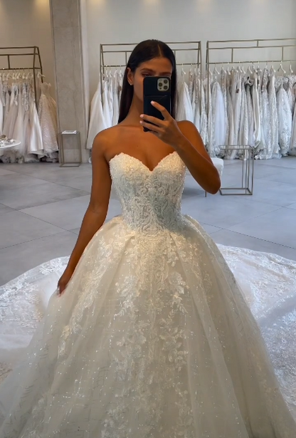 Classic Bridal Gown Ball Gown Sweetheart Lace White Wedding Dresses Minimalist Bridal Gowns DP1326