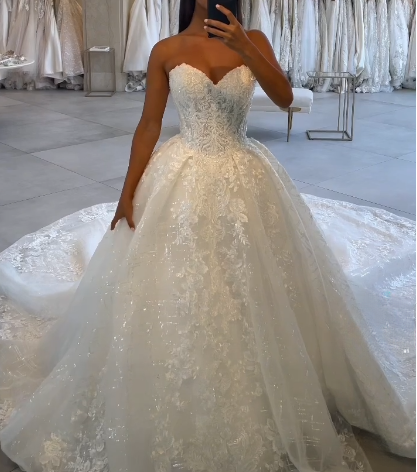 Classic Bridal Gown Ball Gown Sweetheart Lace White Wedding Dresses Minimalist Bridal Gowns DP1326