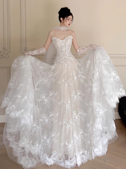Robe de mariée classique trapèze en dentelle blanche, décolleté en cœur, minimaliste, DP1645