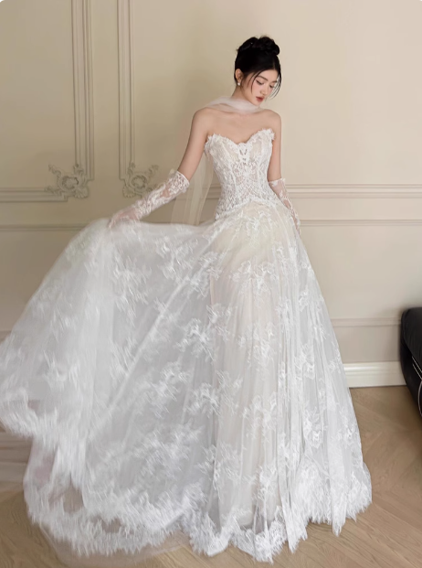 Robe de mariée classique trapèze en dentelle blanche, décolleté en cœur, minimaliste, DP1645