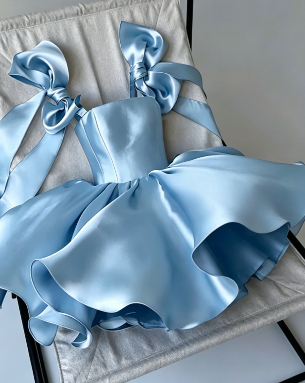 Süßes A-Linien-Träger-Sommer-Satin-Heimkehrkleid Hoco Dress Mini 20. Geburtstagsoutfit Cocktailkleider DP1779