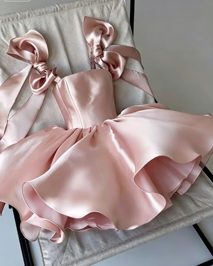 Süßes A-Linien-Träger-Sommer-Satin-Heimkehrkleid Hoco Dress Mini 20. Geburtstagsoutfit Cocktailkleider DP1779