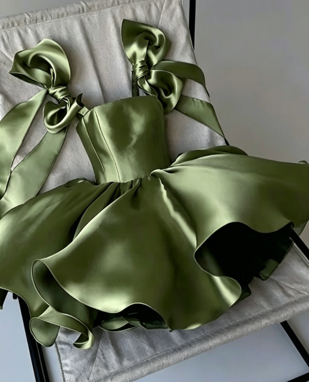 Süßes A-Linien-Träger-Sommer-Satin-Heimkehrkleid Hoco Dress Mini 20. Geburtstagsoutfit Cocktailkleider DP1779