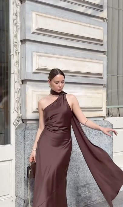 Schlichte A-Linie One-Shoulder-Braun-Ballkleider Formelle Sommer-Hochzeitsgastkleider Hochzeitsgast-Outfits DP2199
