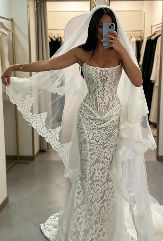 Elegante weiße Meerjungfrauen-Brautkleider, trägerloses Spitzen-Brautkleid, ärmelloses Hochzeitskleid DW08888