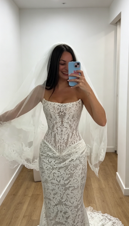 Elegante weiße Meerjungfrauen-Brautkleider, trägerloses Spitzen-Brautkleid, ärmelloses Hochzeitskleid DW08888