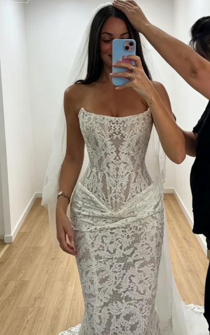 Elegante weiße Meerjungfrauen-Brautkleider, trägerloses Spitzen-Brautkleid, ärmelloses Hochzeitskleid DW08888