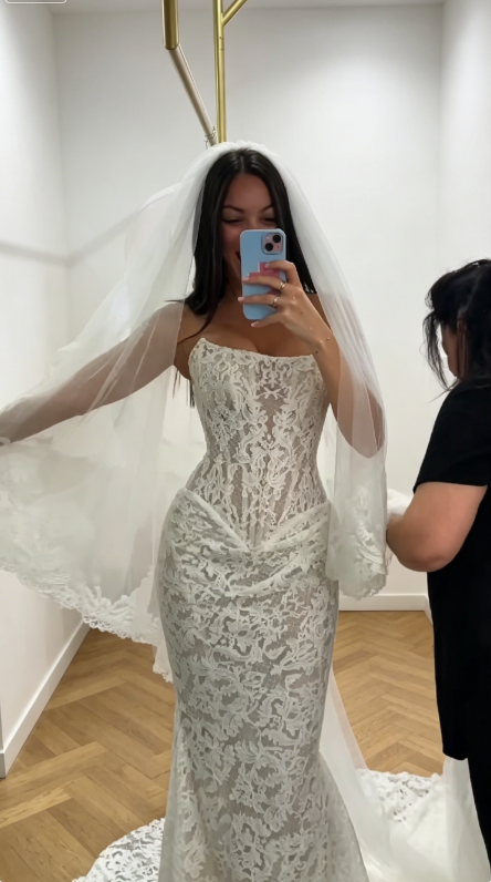 Elegante weiße Meerjungfrauen-Brautkleider, trägerloses Spitzen-Brautkleid, ärmelloses Hochzeitskleid DW08888