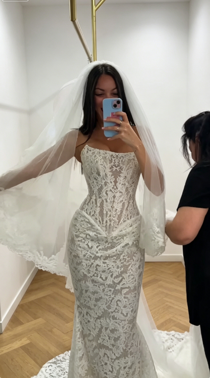 Elegante weiße Meerjungfrauen-Brautkleider, trägerloses Spitzen-Brautkleid, ärmelloses Hochzeitskleid DW08888