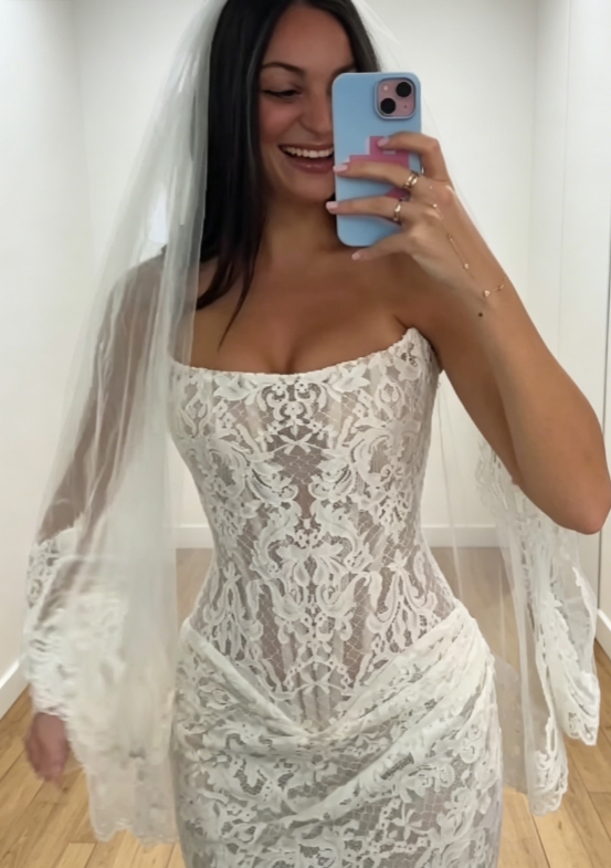 Elegante weiße Meerjungfrauen-Brautkleider, trägerloses Spitzen-Brautkleid, ärmelloses Hochzeitskleid DW08888