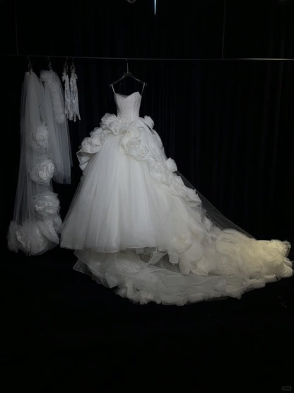 Elegant Strapless Ball Gown Tulle Wedding Dress Timeless Applique Bridal Gown DP2916
