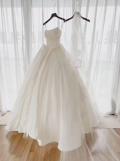 Timeless Strapless Ball Gown Tulle Wedding Dress Elegant Bridal Gown with Veil DP2892