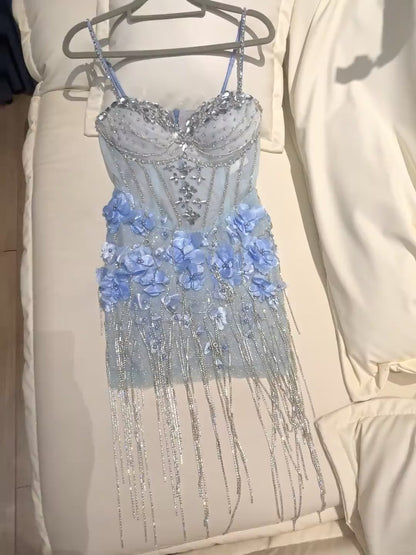 Magnifique Robe Courte de Bal Bleue à Bretelles Fines Robe de Cocktail Fourreau Perlée Robe d'Anniversaire Sans Manches en Tulle DP05379